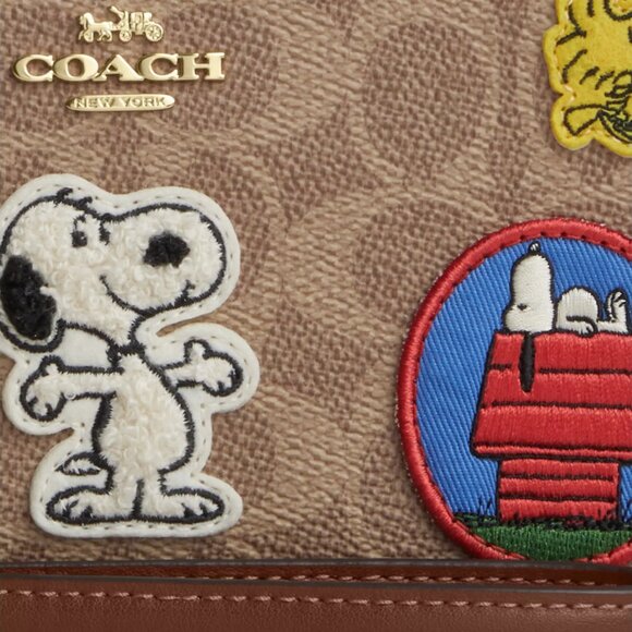 ❤️🐶 Coach X Peanuts Long Zip Around Wallet In Signature Canvas With Patches - Picture 3 of 10